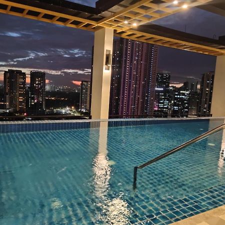 Capital O 804 The Residences At Bonifacio Civic Center Manila Exterior photo