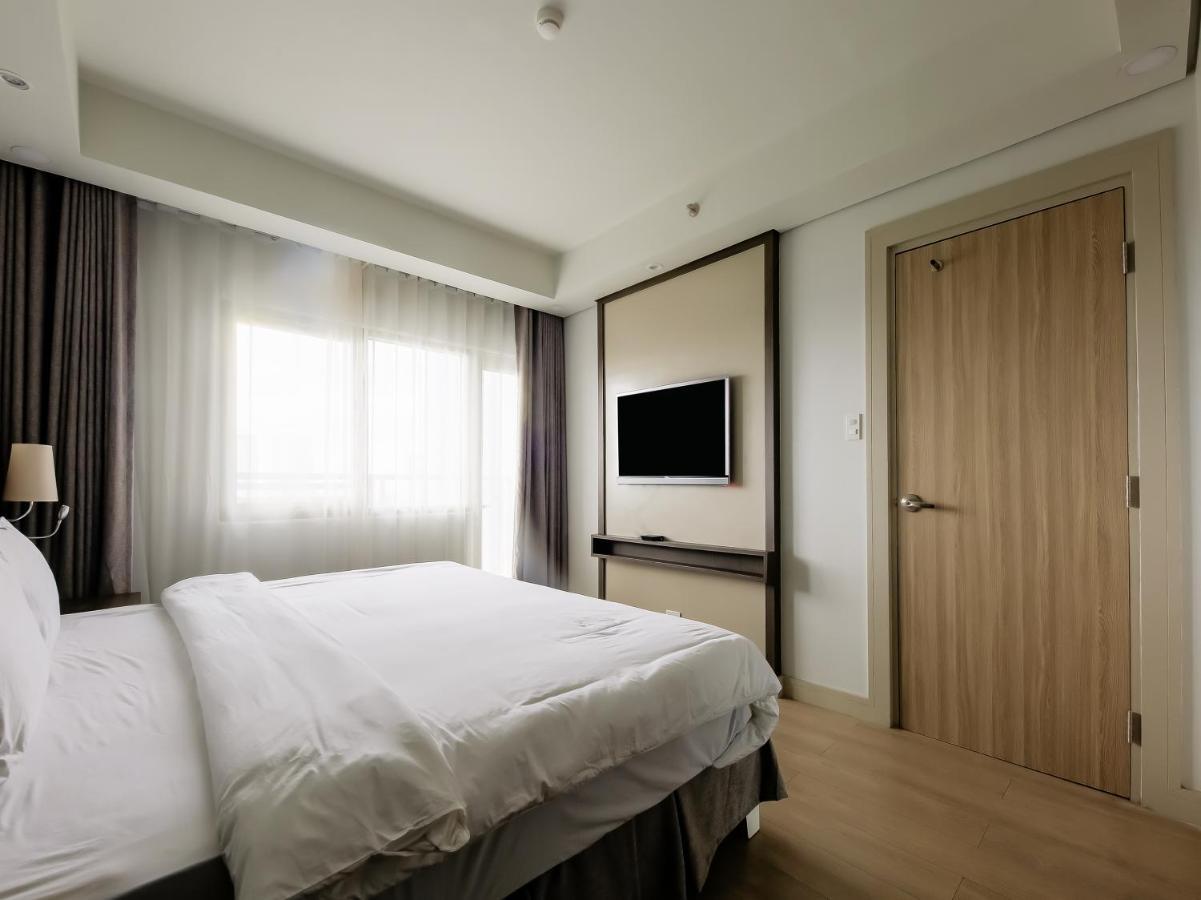 Capital O 804 The Residences At Bonifacio Civic Center Manila Exterior photo