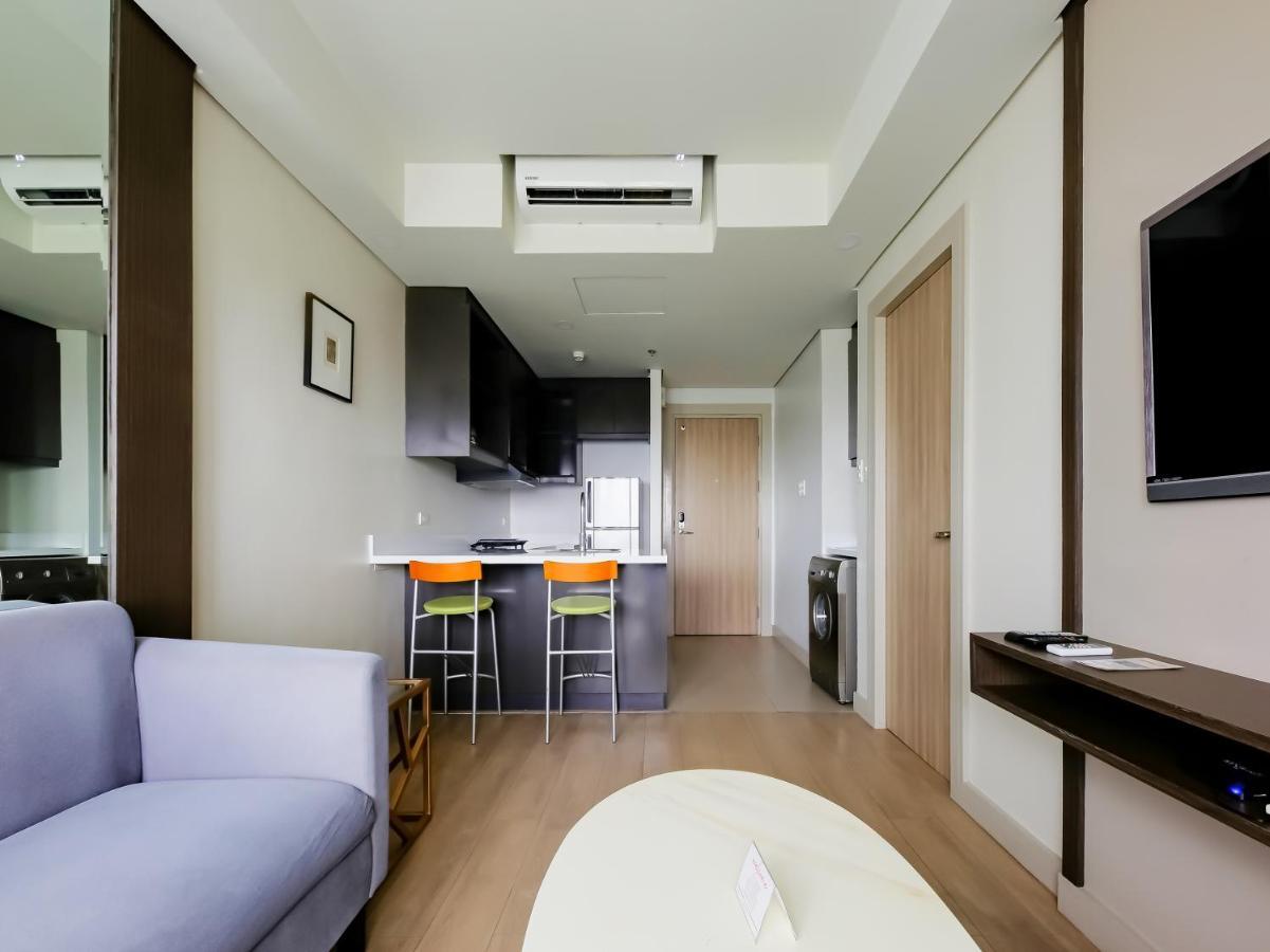 Capital O 804 The Residences At Bonifacio Civic Center Manila Exterior photo
